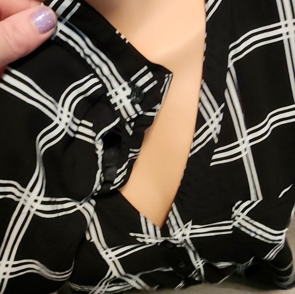 Old Navy blouse - Picture 4 of 9